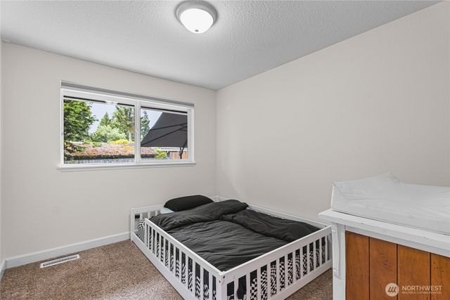28621 15th Avenue S, Federal Way, WA 98003