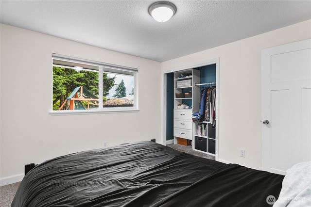 28621 15th Avenue S, Federal Way, WA 98003