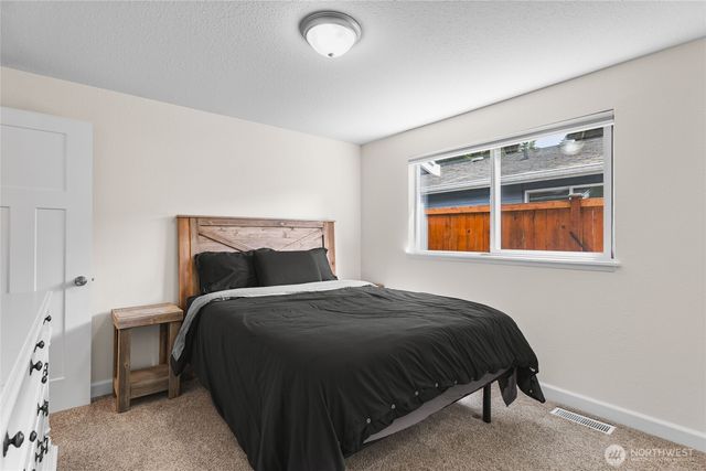 28621 15th Avenue S, Federal Way, WA 98003