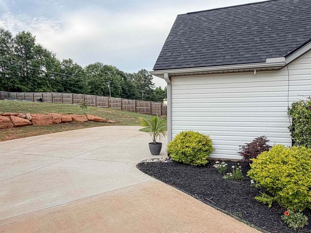 115 Fowler Road, Campobello, SC 29322