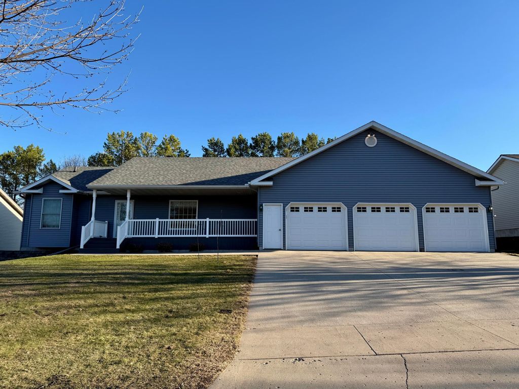 218 E Hillside Avenue, Fergus Falls, MN 56537