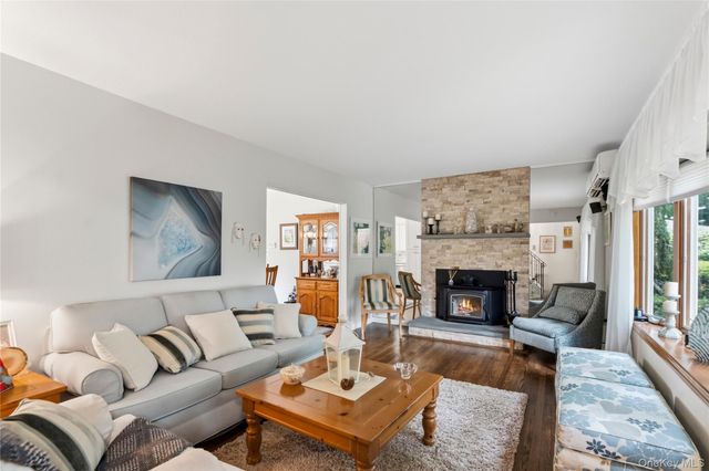 1359 Manor Lane, Bay Shore, NY 11706