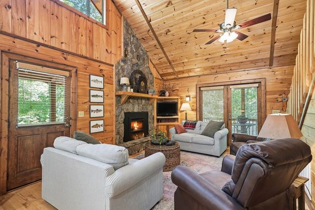 284 The Woods Road, Mineral Bluff, GA 30559