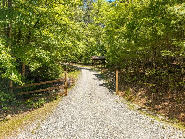284 The Woods Road, Mineral Bluff, GA 30559