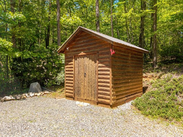 284 The Woods Road, Mineral Bluff, GA 30559