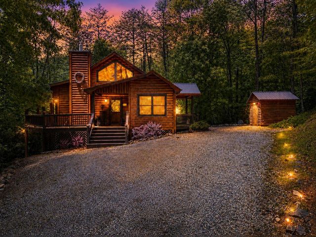 284 The Woods Road, Mineral Bluff, GA 30559