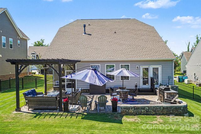 3024 Deep River Way, Waxhaw, NC 28173