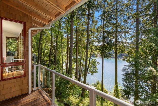 11515 Blue Heron Lane NE, Bainbridge Island, WA 98110