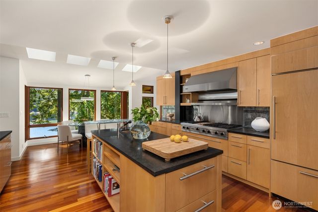 11515 Blue Heron Lane NE, Bainbridge Island, WA 98110