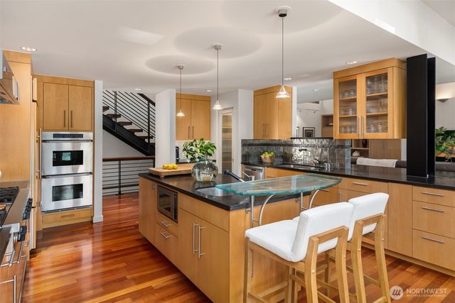 11515 Blue Heron Lane NE, Bainbridge Island, WA 98110