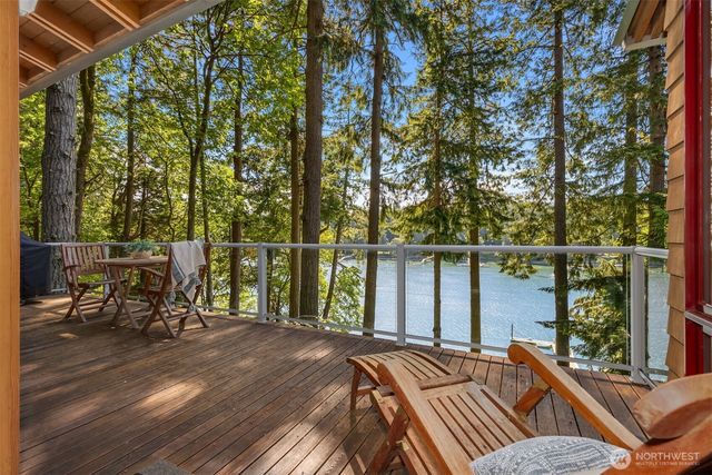 11515 Blue Heron Lane NE, Bainbridge Island, WA 98110