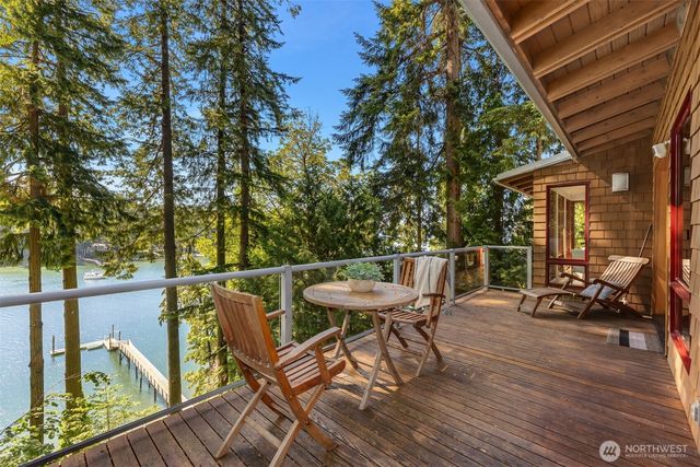 11515 Blue Heron Lane NE, Bainbridge Island, WA 98110