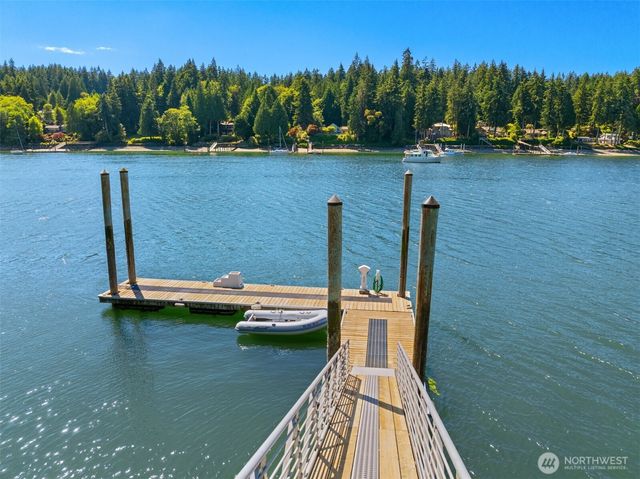 11515 Blue Heron Lane NE, Bainbridge Island, WA 98110