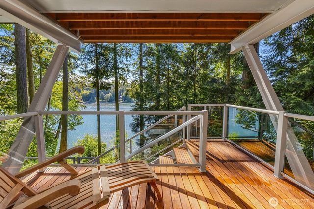 11515 Blue Heron Lane NE, Bainbridge Island, WA 98110