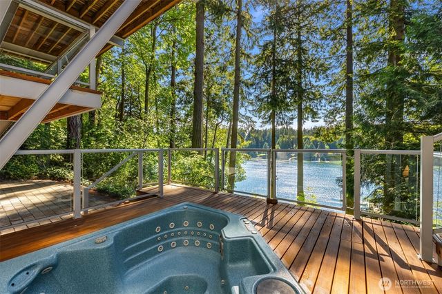 11515 Blue Heron Lane NE, Bainbridge Island, WA 98110