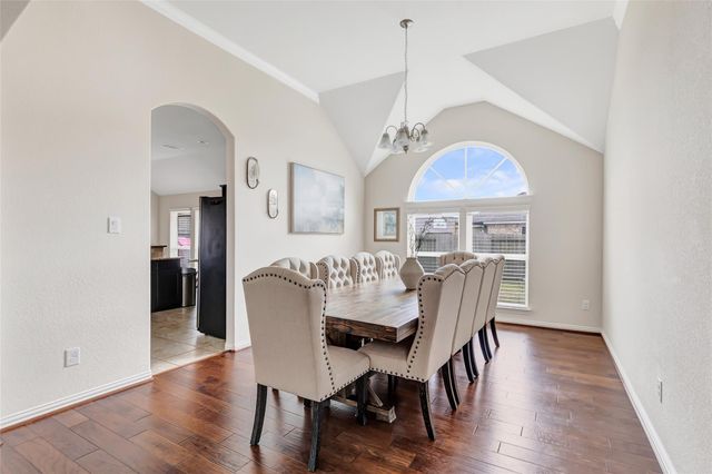 9518 Wincrest Drive, Mont Belvieu, TX 77523