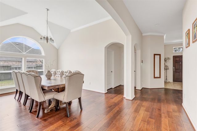 9518 Wincrest Drive, Mont Belvieu, TX 77523