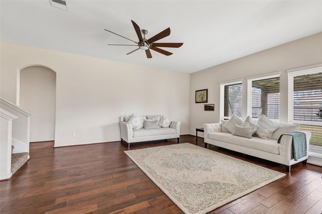 9518 Wincrest Drive, Mont Belvieu, TX 77523