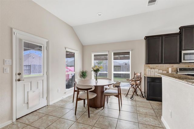 9518 Wincrest Drive, Mont Belvieu, TX 77523