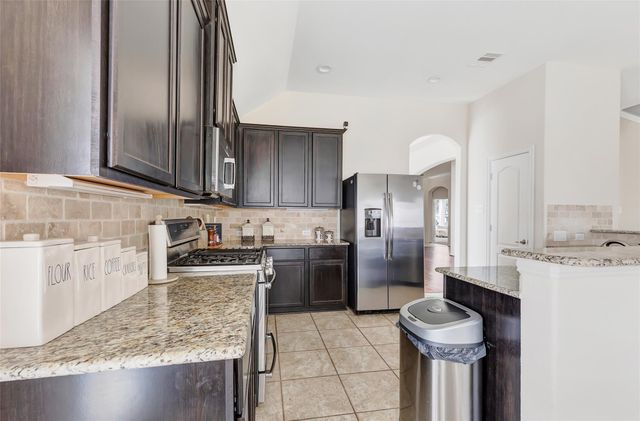 9518 Wincrest Drive, Mont Belvieu, TX 77523