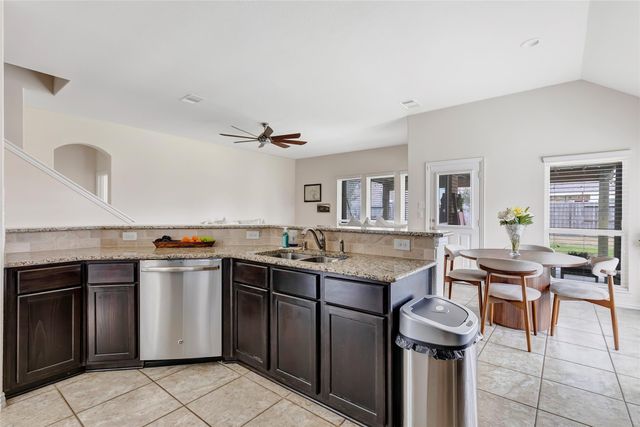 9518 Wincrest Drive, Mont Belvieu, TX 77523