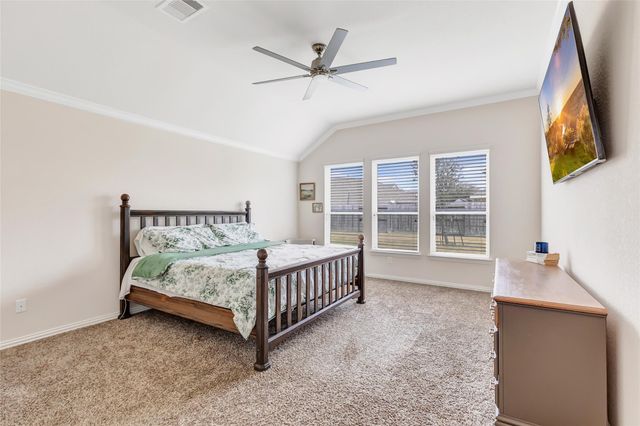 9518 Wincrest Drive, Mont Belvieu, TX 77523