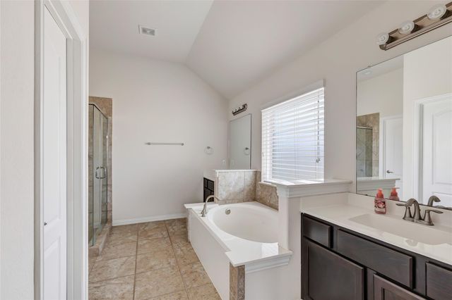 9518 Wincrest Drive, Mont Belvieu, TX 77523