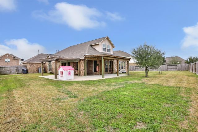 9518 Wincrest Drive, Mont Belvieu, TX 77523