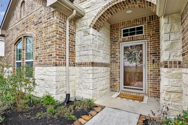 9518 Wincrest Drive, Mont Belvieu, TX 77523