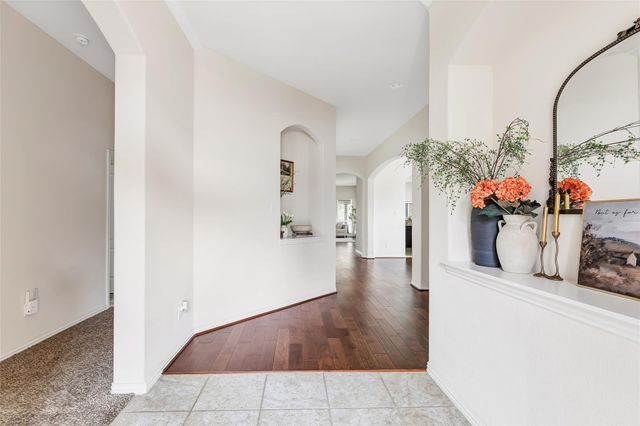 9518 Wincrest Drive, Mont Belvieu, TX 77523