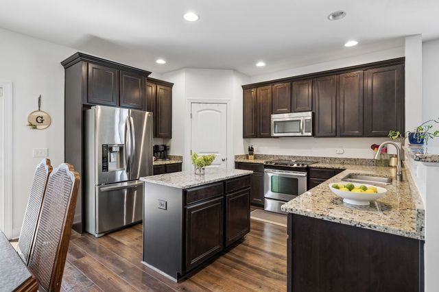 2293 Dewey Dr, Spring Hill, TN 37174