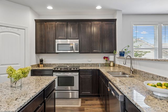 2293 Dewey Dr, Spring Hill, TN 37174