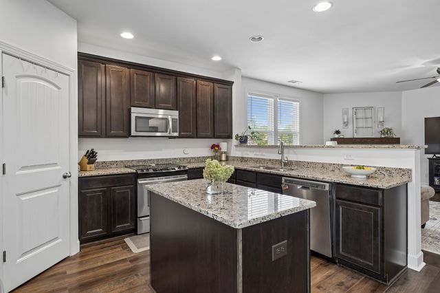 2293 Dewey Dr, Spring Hill, TN 37174