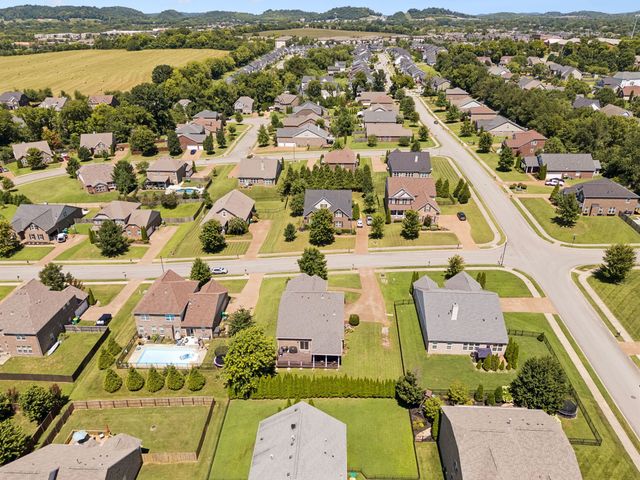 2293 Dewey Dr, Spring Hill, TN 37174