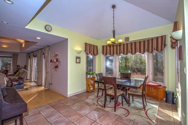 70 Tennyson Dr, Longmeadow, MA 01106