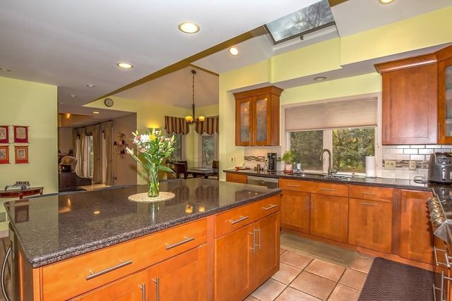 70 Tennyson Dr, Longmeadow, MA 01106