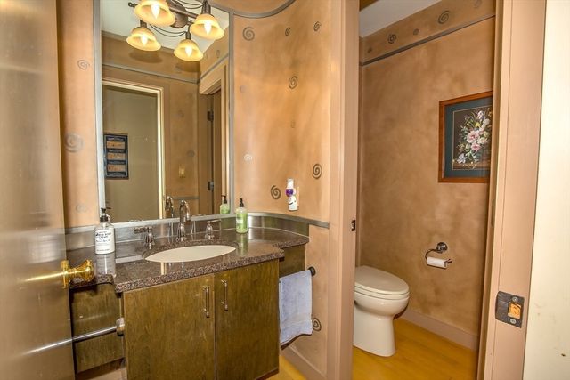 70 Tennyson Dr, Longmeadow, MA 01106