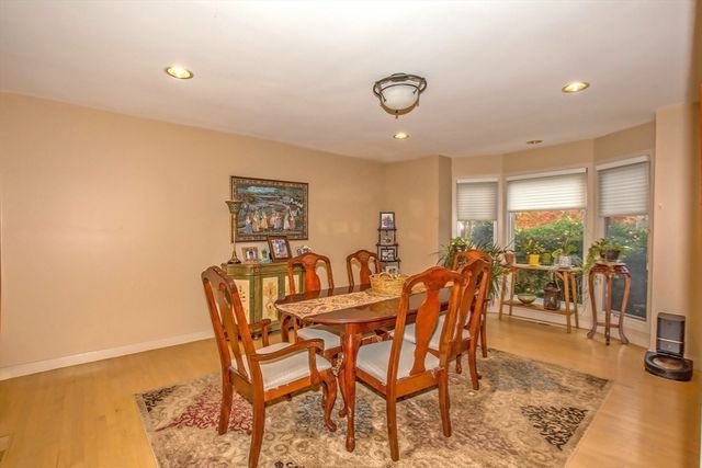 70 Tennyson Dr, Longmeadow, MA 01106