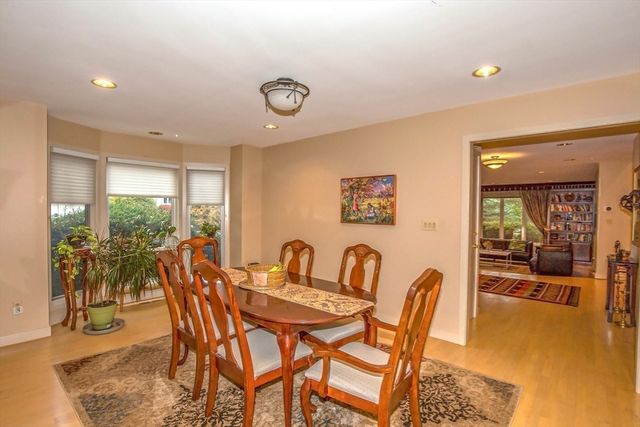 70 Tennyson Dr, Longmeadow, MA 01106