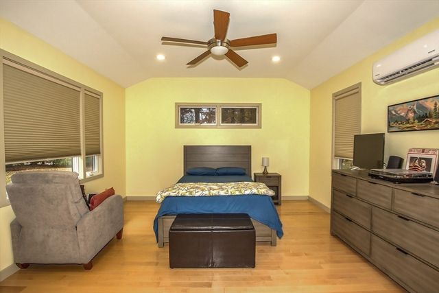 70 Tennyson Dr, Longmeadow, MA 01106