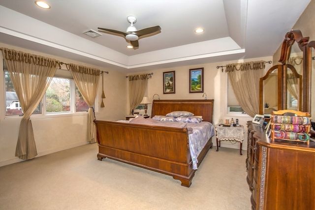 70 Tennyson Dr, Longmeadow, MA 01106