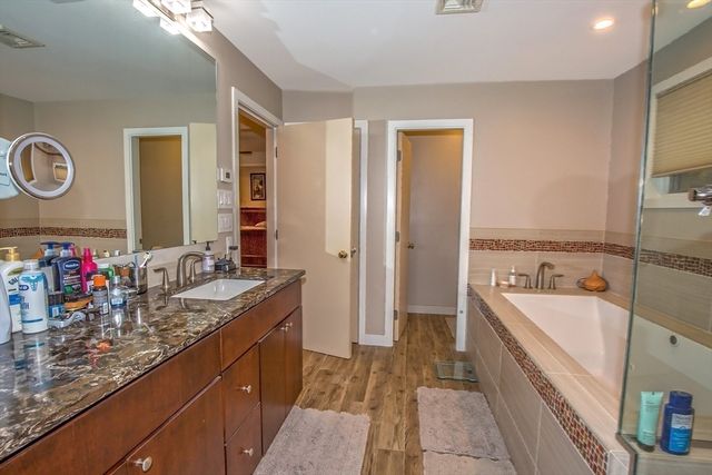 70 Tennyson Dr, Longmeadow, MA 01106