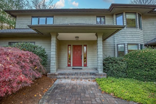 70 Tennyson Dr, Longmeadow, MA 01106