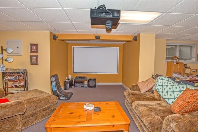 70 Tennyson Dr, Longmeadow, MA 01106