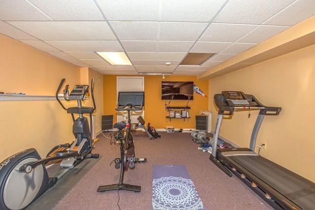 70 Tennyson Dr, Longmeadow, MA 01106