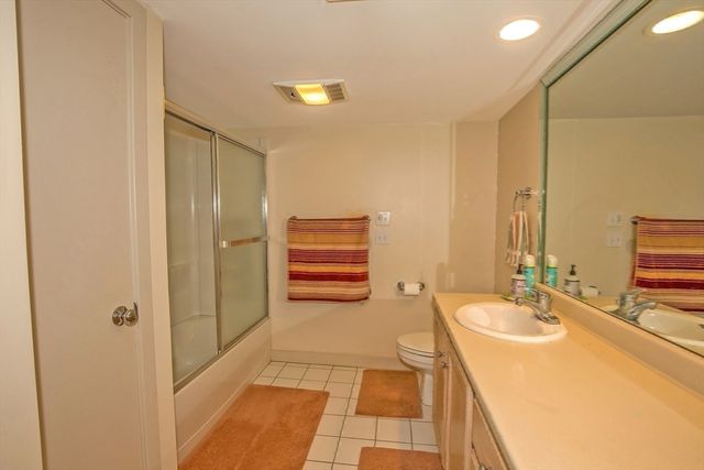 70 Tennyson Dr, Longmeadow, MA 01106