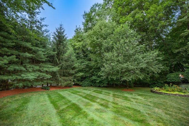 70 Tennyson Dr, Longmeadow, MA 01106