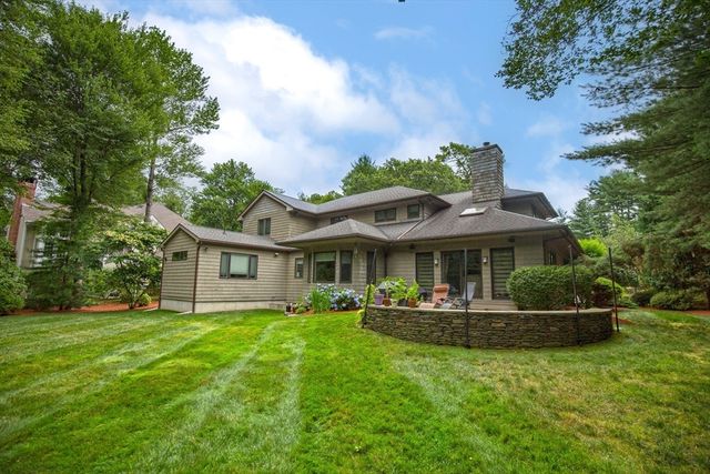 70 Tennyson Dr, Longmeadow, MA 01106