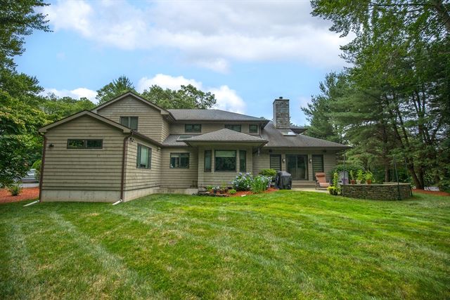 70 Tennyson Dr, Longmeadow, MA 01106
