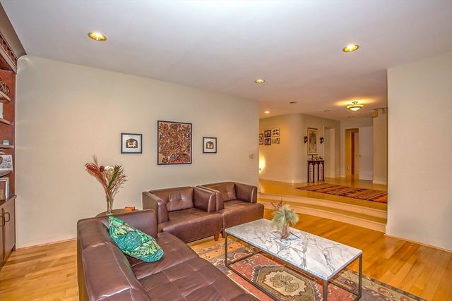 70 Tennyson Dr, Longmeadow, MA 01106